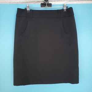 Daisy Fuentes Size 4 Black Straight Short Skirt